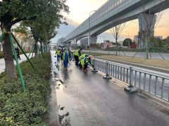 公司每月一次义务劳动在风华路开展