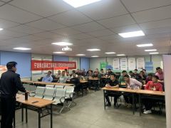 江北交警为运输车队驾驶员进行安全培训