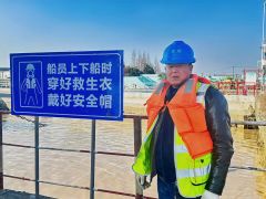 豪城码头增设提示牌，温馨提醒时刻绷紧安作业这根弦！