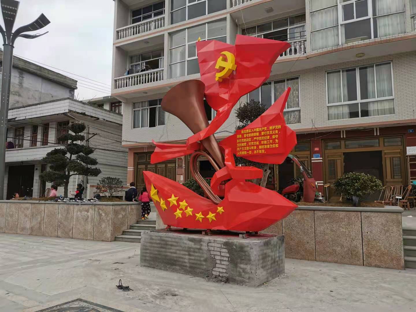 雕塑藝術(shù)中，哪些作品最能體現(xiàn)情感？