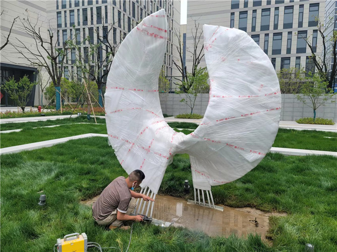 綠色生態(tài)雕塑的材料選擇有哪些常見的可再生材料？